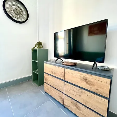 3 Pieces Art **** Apartment
