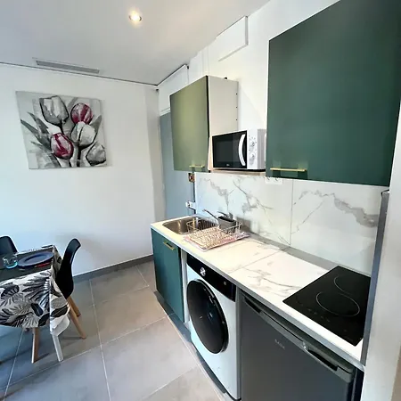 3 Pieces Art **** Apartment