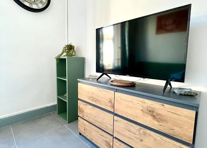 3 Pieces Art **** Apartment