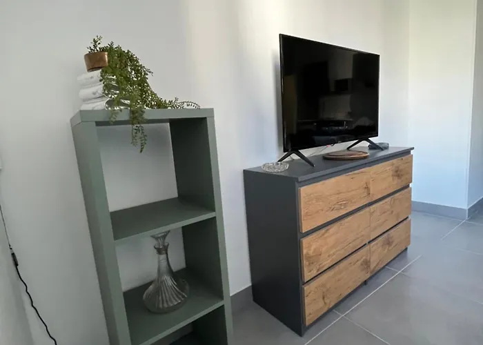 3 Pieces Art **** Apartment